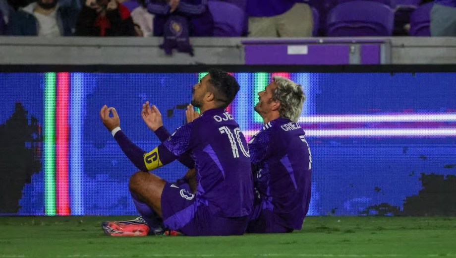 Martín Ojeda y Antoine Griezmann, la picante delantera de Orlando City en la MLS. 
