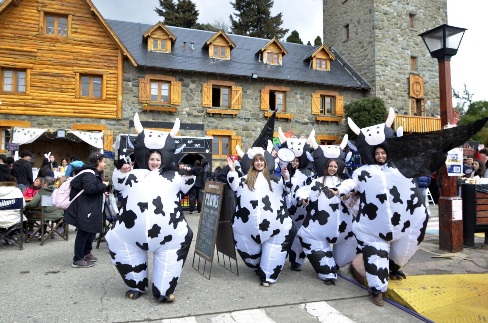 La Semana de la Juventud en Bariloche celebra el pasado con stands vintage