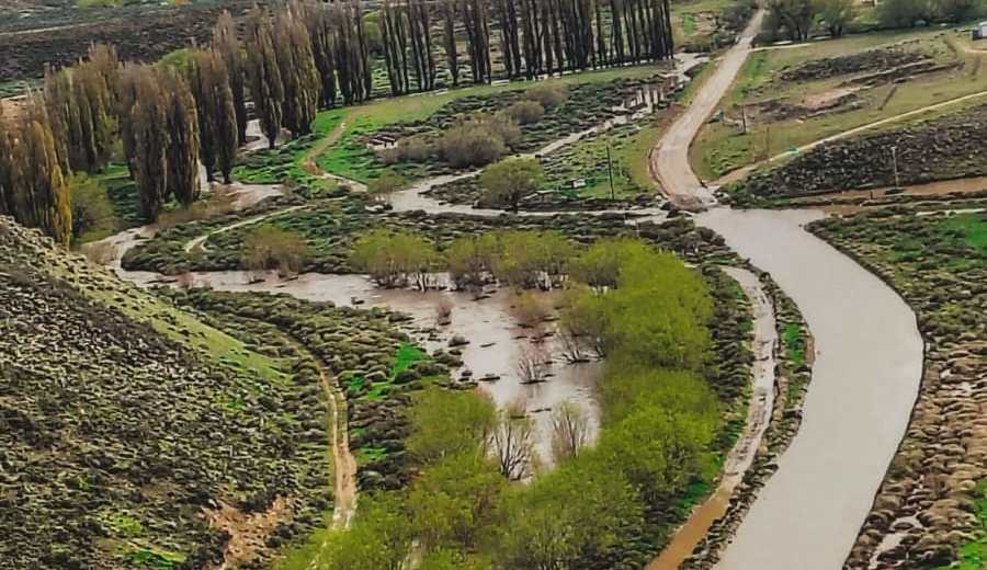 En Comallo monitorean el cauce del arroyo. Foto: gentileza