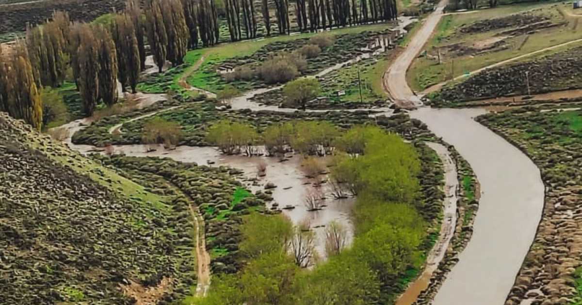 El arroyo Comallo regresó tras cuatro años seco y provocó evacuaciones