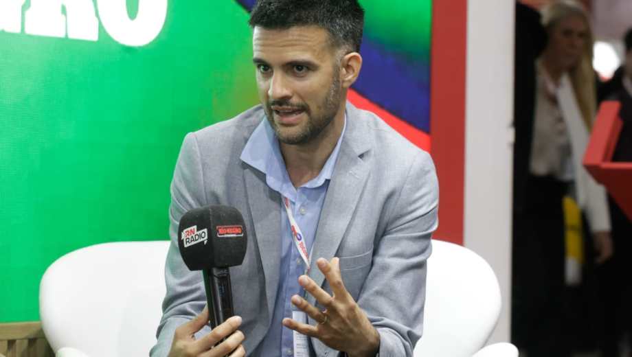 Ramiro Montupil, socio fundador de la empresa, conversó con Diario RÍO NEGRO durante la AOG Patagonia 2026. Foto: Emiliano Ortíz.