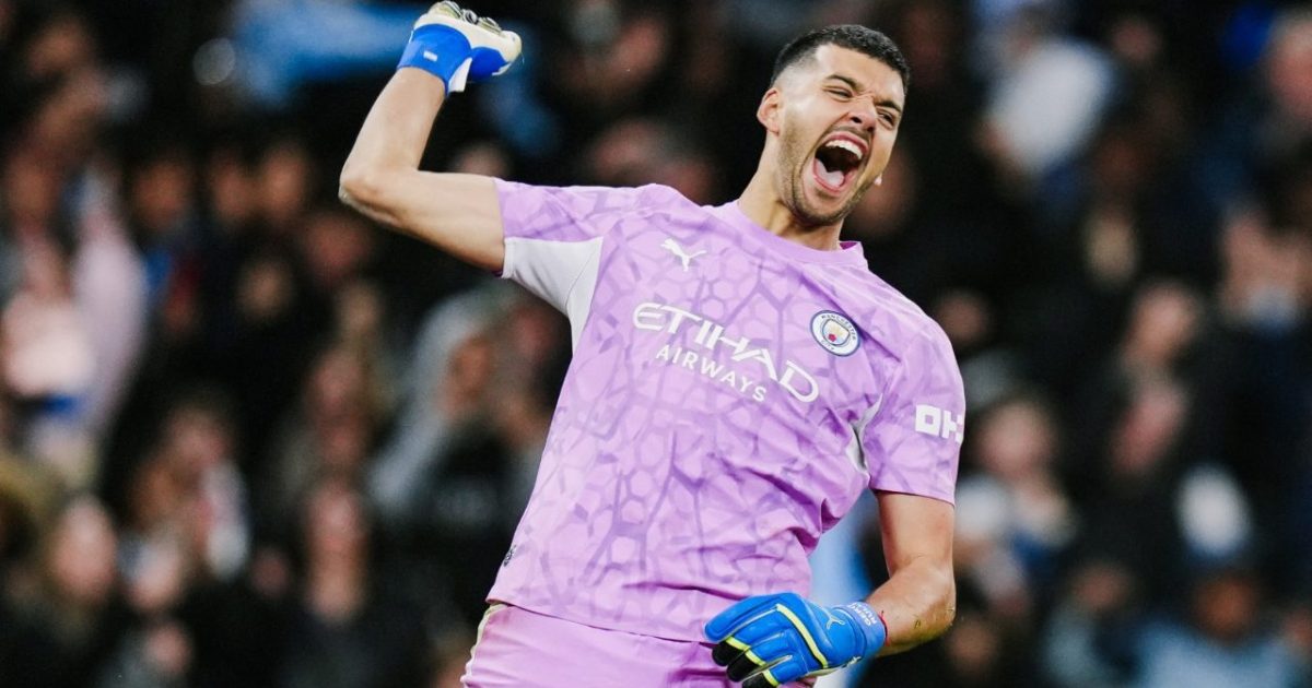 Rulli atajó dos penales y el Manchester City avanzó en la Carabao Cup de Inglaterra