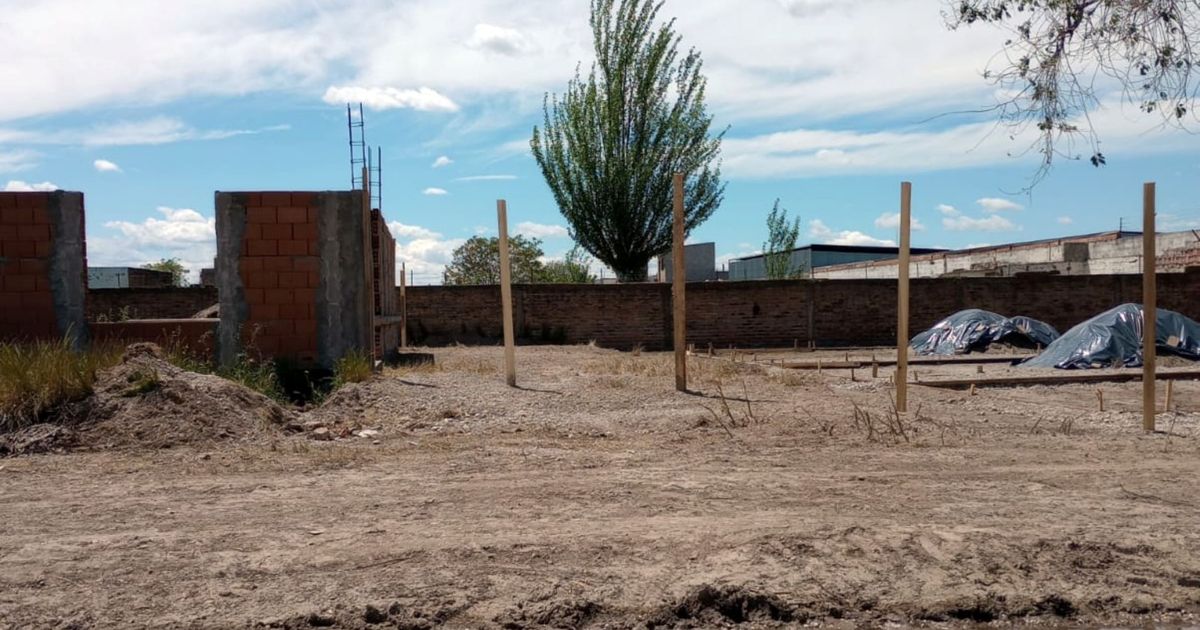 Controvertida autorización para cancha de tejo en terreno del Jardín 13 en Viedma