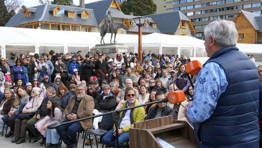El intendente Walter Cortés esta semana inauguró un tótem digital que contiene pasajes de la Biblia en varios idiomas. Fieles y pastores acompañaron. Gentileza