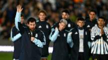 Imagen de Messi y una dedicatoria a Maradona tras su despedida: «No quiero olvidarme del Diego»