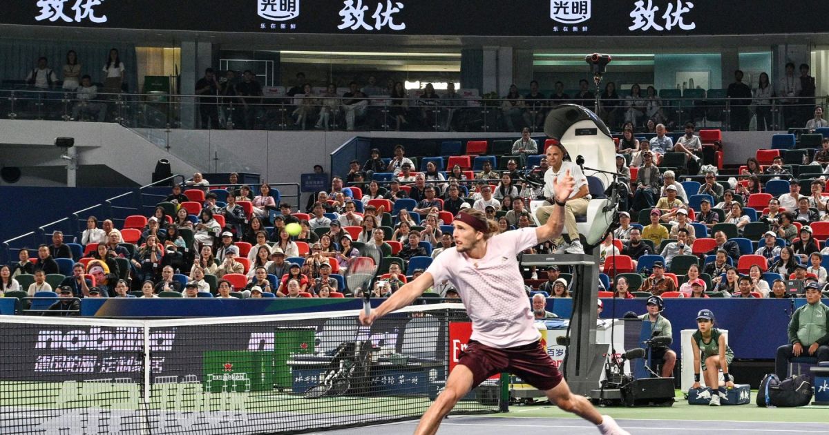 Zverev avanza en el Masters de Shanghái y se afianza como Nº 1