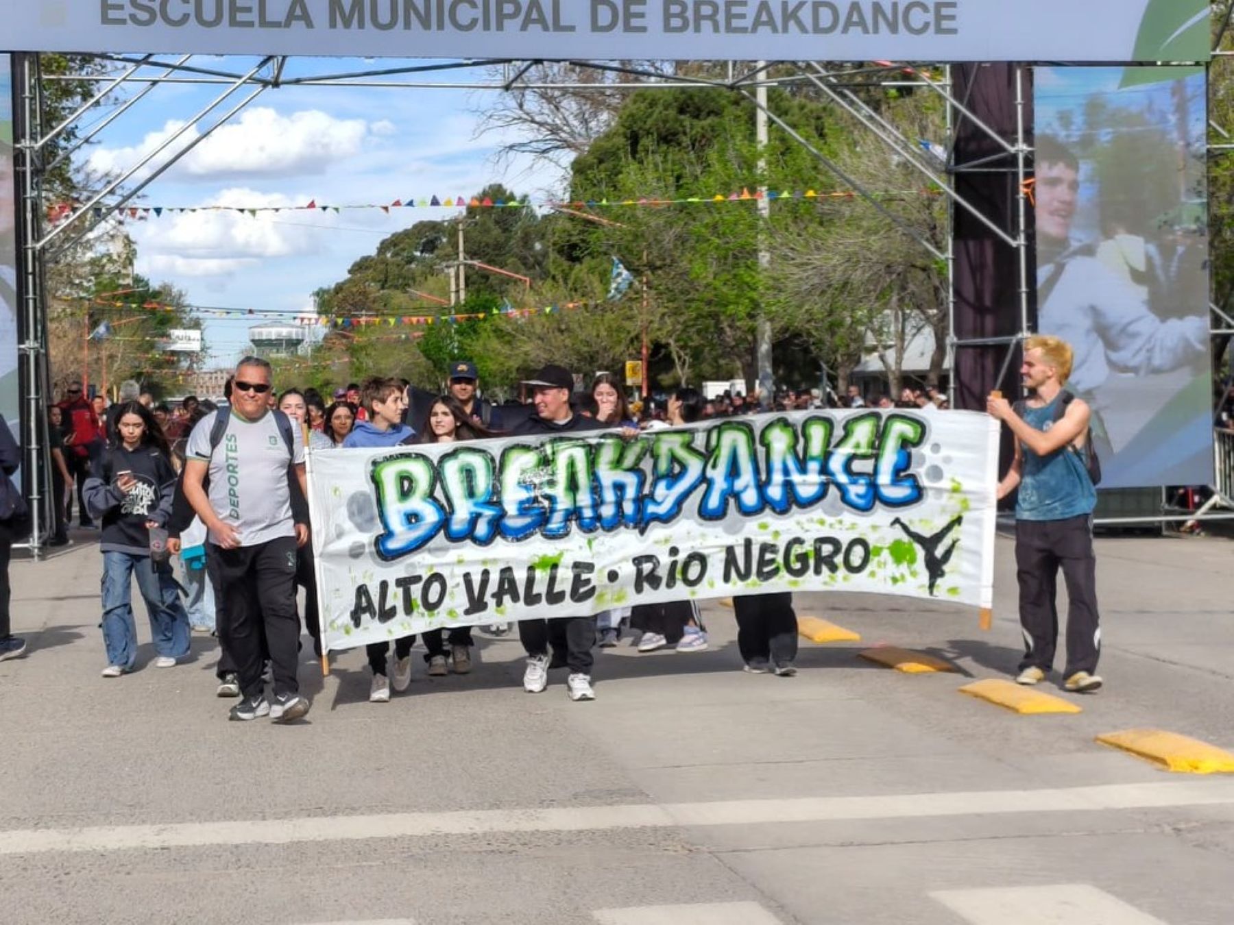 Cipolletti festejó su 123° aniversario con un gran desfile cívico