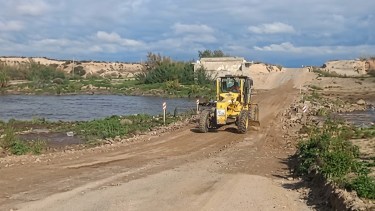 Corte en Ruta Nacional 23 entre Valcheta y Ramos Mexía por la crecida del arroyo Nahuel Niyeu