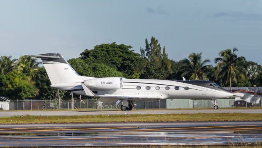 Flávio Bolsonaro viajó junto a su familia en un avión privado. Foto: Gentileza Reuters. 