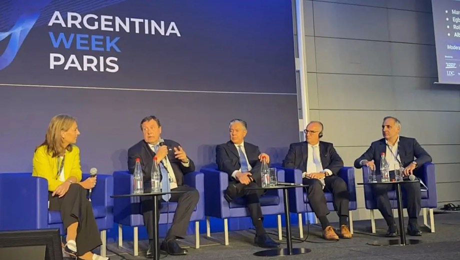 El mandatario durante la charla en París. Foto: gentileza. 