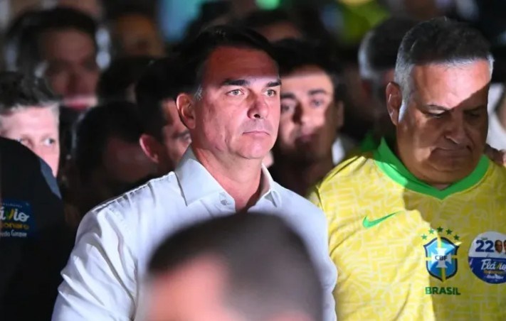Flávio Bolsonaro compitió con Lula da Silva en el balotaje. Foto: AP.