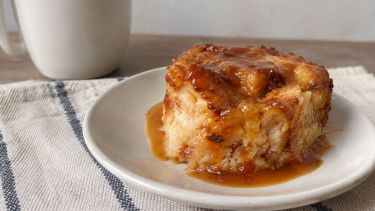 Budín de pan en 2 minutos: la receta fácil para preparar un postre casero en el microondas