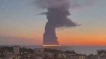 Imagen de Conflicto en escalada: un dron naval impactó contra un buque petrolero en las costas rusas y ardió en llamas