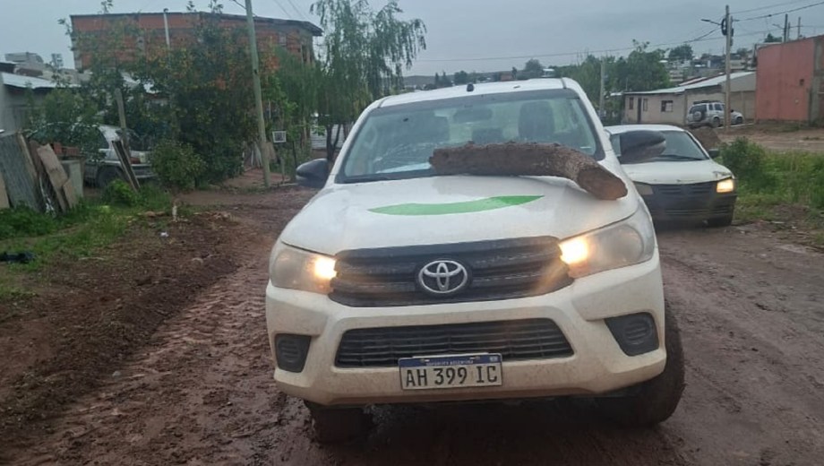 Persiguió a su pareja con un cuchillo, atacó a trabajadores estatales y quedó detenido en Neuquén