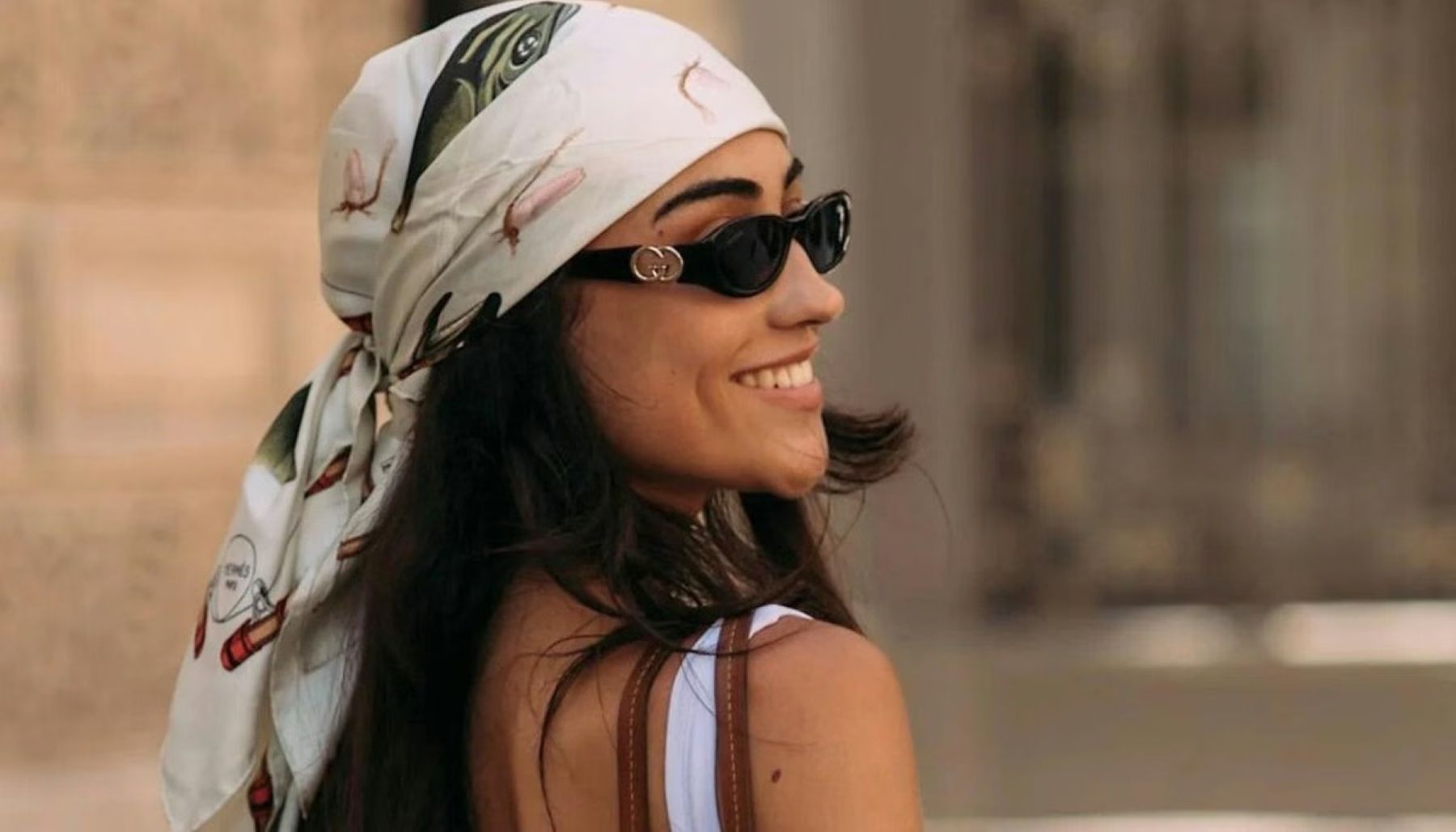 Tendencias de moda para el verano 2027: anteojos de sol y pañuelos