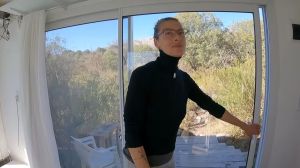 «La guardiana»: así es la casa de la supermodelo que construyó su refugio en Traslasierra y vive con sus perras
