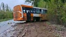 Imagen de Una camioneta y un colectivo escolar con 36 alumnos chocaron en Roca