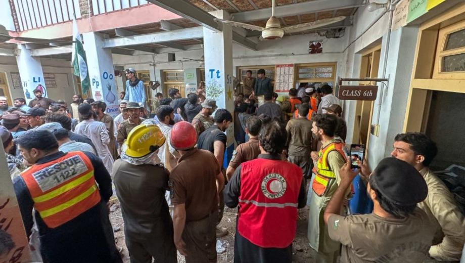Derrumbe en una escuela de Pakistán. Foto: AP.