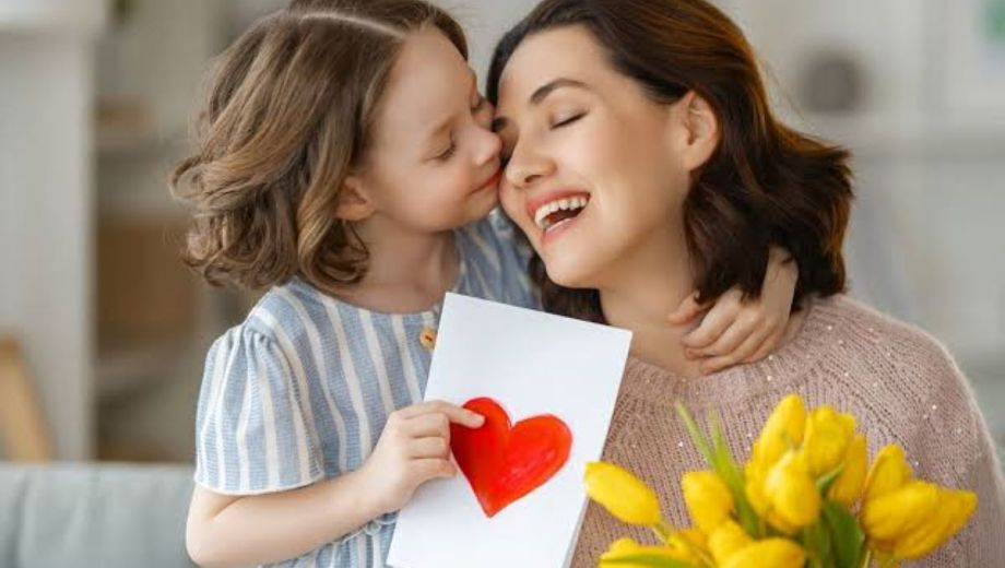 Feliz. El Día de la Madre es el segundo más importante del año a nivle comercial.