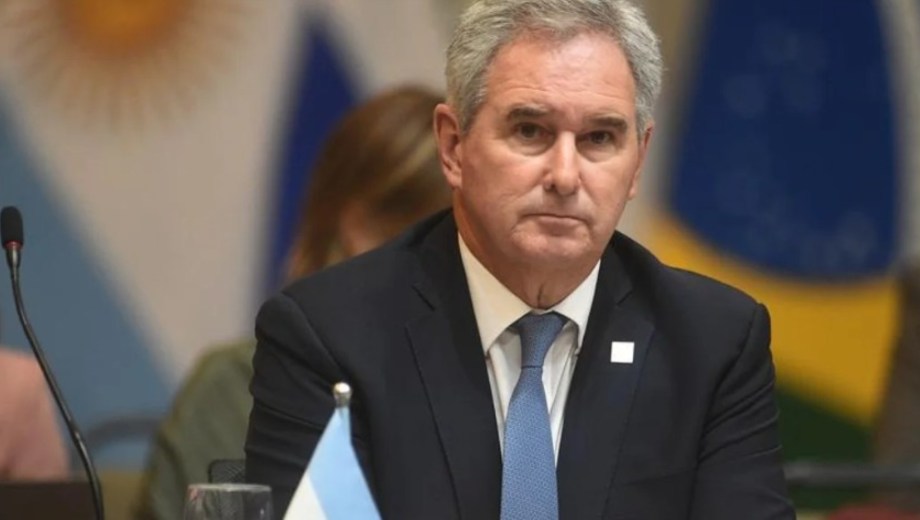 El diputado Pablo Juliano pide explicaciones sobre el paso de Flávio Bolsonaro por Argentina. Foto: NA.