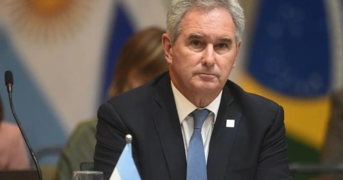 La oposición pide respuestas al Gobierno por la salida de Flávio Bolsonaro