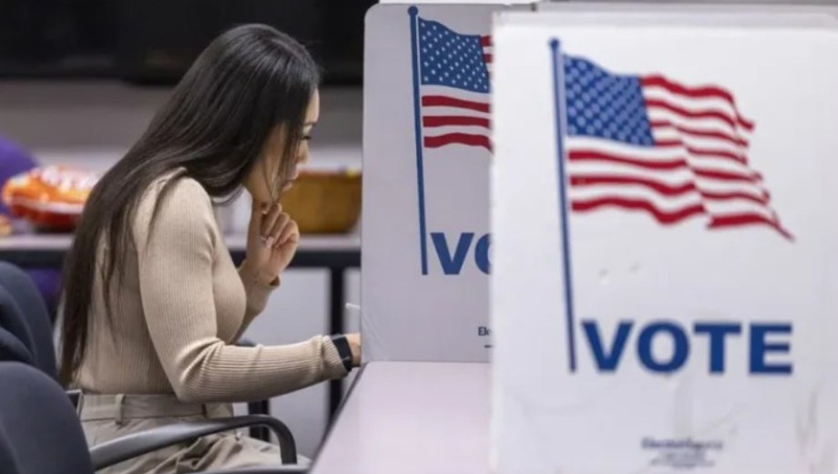 Noviembre con elecciones de mitad de mandato en Estados Unidos. Gentileza EFE/EPA/ Shawn Thew.