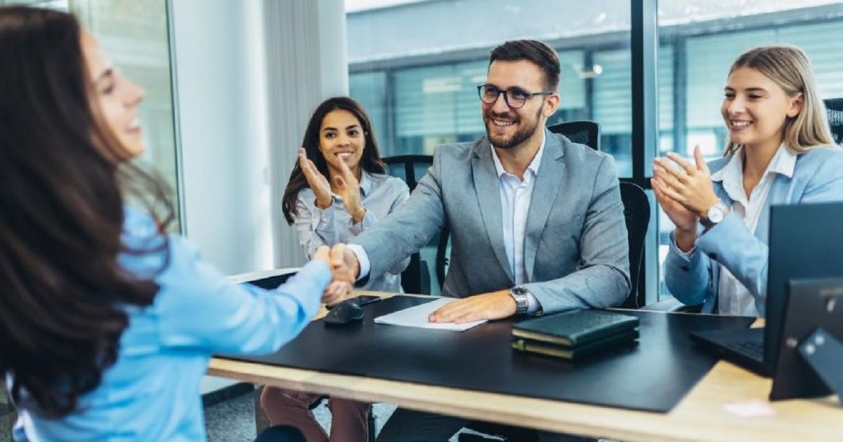 Oportunidad laboral: Ejecutivo de clientes y vendedor en Centenario