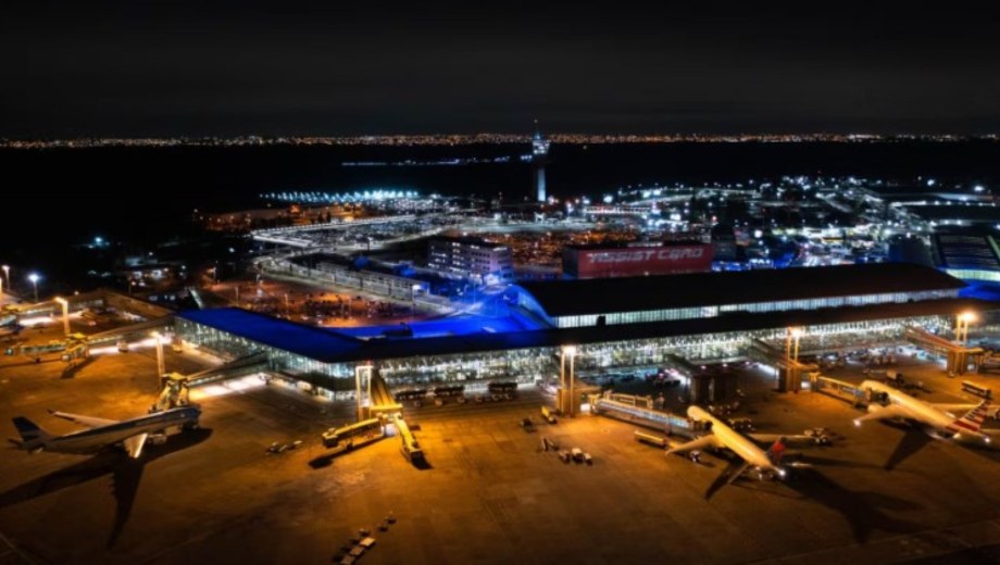 Reprogramaciones de vuelos por obras en el aeropuerto de Ezeiza. Foto: Gentileza Aeropuertos Argentina vía TN. 