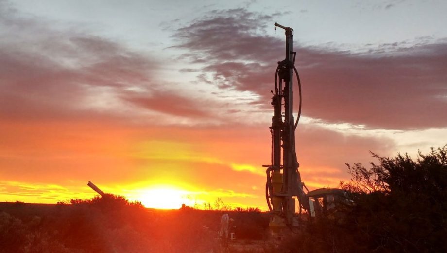 El documento compila información sobre los recursos, la exploración, el desarrollo y la producción de uranio a nivel internacional. Foto: gentileza.