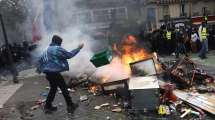 Imagen de Tras los disturbios en Francia, el principal sindicato reclama un aumento salarial de 100 euros: «No llegamos a fin de mes»