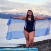 Imagen de "Cada vez que estoy en el agua siento que estoy viva por algo": la nadadora que enfrentó la depresión y hoy inspira a su pueblo desde las aguas gélidas