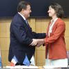 Imagen de Girsu Alto Valle: Weretilneck firmó en París el acuerdo por 35 millones de euros para cerrar seis basurales
