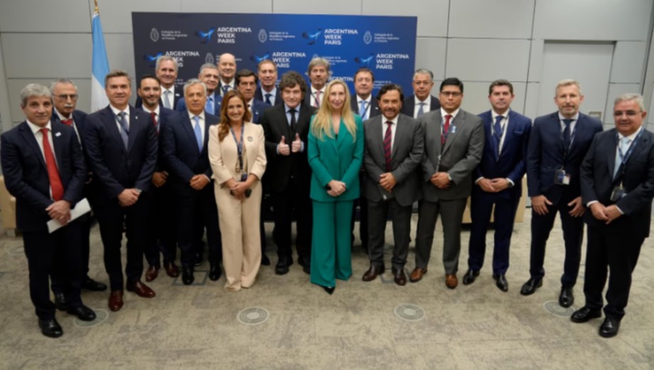 Javier Milei viajó a Francia junto a un grupo de gobernadores. Foto: Presidencia. 
