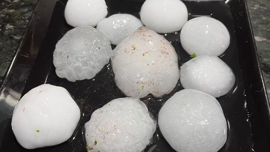 Una fuerte granizada provocó daños en techos y vehículos en Asunción.