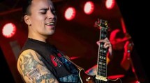 Imagen de Susto arriba del escenario: un guitarrista de una reconocida banda de la Patagonia sufrió un preinfarto en pleno show