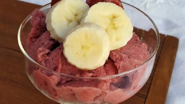 Helados de frutilla, banana y pasta de maní facilísimos de preparar