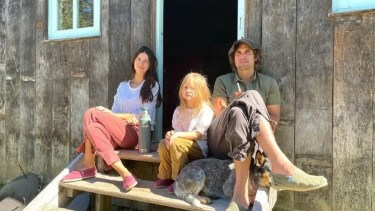 Así vive Jakob von Plessen en San Martín de los Andes: el refugio de madera en la Patagonia que que compartió con Zaira Nara