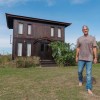 Imagen de Matías Camisani, al igual que Jakob von Plessen, eligió una casa de madera rodeada de naturaleza: cómo es su refugio