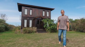 Matías Camisani, al igual que Jakob von Plessen, eligió una casa de madera rodeada de naturaleza: cómo es su refugio