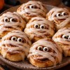 Imagen de Rolls de canela para Halloween: la receta fácil y esponjosa con una decoración que sorprende