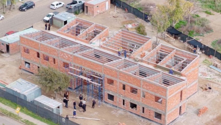 La edificación de la residencia del Curzas se ubica en la calle Ricardo Balbín, entre Monseñor Esandi y Castello, de Viedma. Foto: gentileza
