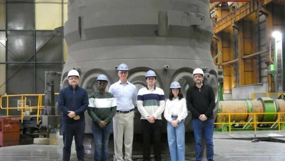 El equipo de ingeniería de NANO Nuclear Energy visita la planta de fabricación de IMPSA para una reunión de inicio del proyecto. Foto gentileza.