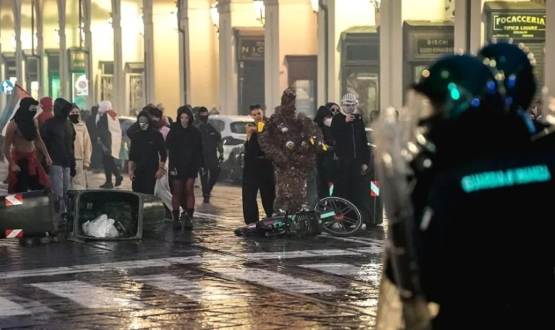Saqueos e incidentes en protestas en Italia: Giorgia Meloni convocó una reunión de emergencia este lunes