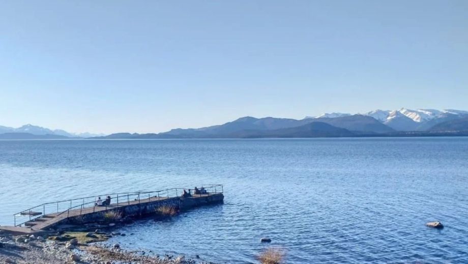 El cuerpo apareció el miércoles por la tarde en las costas del lago. 