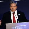 Imagen de Luis Caputo defendió el rumbo económico del Gobierno en París: "No estamos en recesión, estamos creciendo menos que antes"