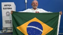 Imagen de Elecciones 2026 en Brasil: «Es un día sagrado porque la disputa es muy visible», sostuvo Lula cuando votó en San Pablo