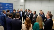 Imagen de Foco en la economía: así fue el encuentro de  Javier Milei con los 13 gobernadores que lo acompañaron al Argentina Week