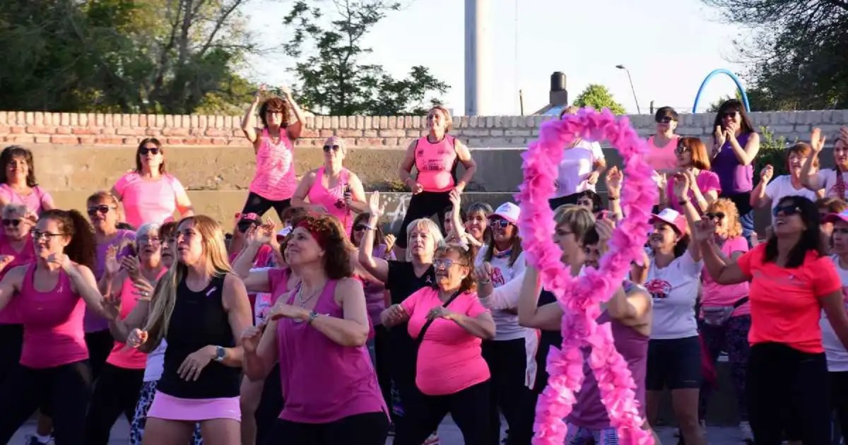 Caminata en General Roca por la detección temprana del cáncer de mama