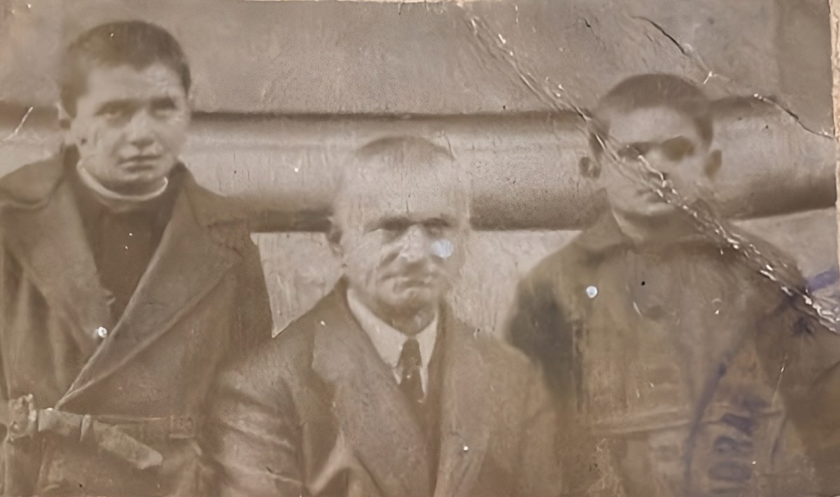 Aquiles y sus hijos Pablo y Bautista antes del viaje de un mes en barco desde Italia hacia Argentina en febrero de 1924.