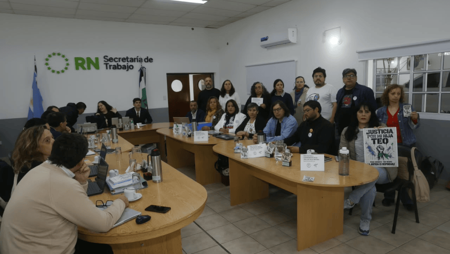 Inicio de la paritaria docente, con una quincena de miembros de la Unter que, luego, Educación cuestionó y la reunión quedó en suspenso. Foto: Pablo Leguizamón.